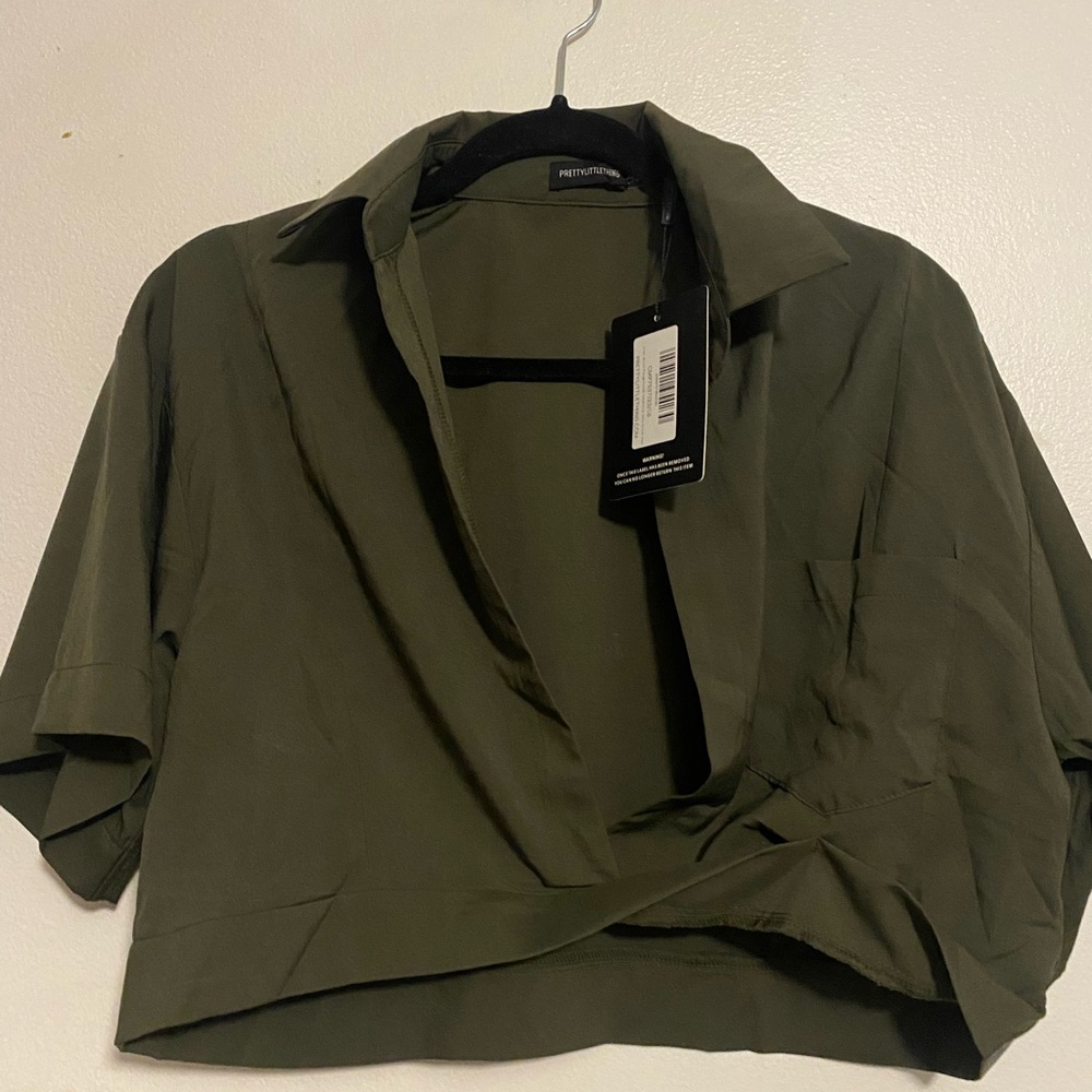 Cropped V Cut Top